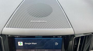 2025 Volvo 2.0 B5 MHEV Plus Auto Euro 6 5-door (Black) - Image: 50