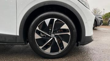 2025 Volkswagen Pro 77kWh Match Auto 5-door (White) - Image: 5