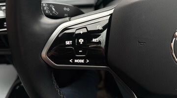 2022 Volkswagen Pro Performance 58kWh Family Auto 5-door (Multicolour) - Image: 28