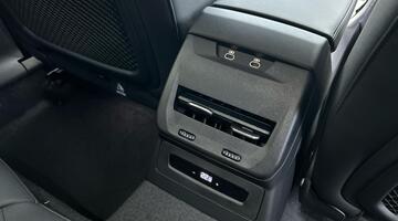 2025 Audi 2.0 TFSI S line S Tronic Euro 6 5-door (Red) - Image: 9