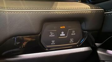 2025 Volkswagen Pro 77kWh Match Plus Tourer Auto 5-door (Grey) - Image: 19