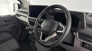 2025 Volkswagen 2.0 TDI T28 Commerce Plus FWD SWB Euro 6 5-door (White) - Image: 6