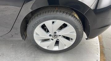 2024 Volkswagen TSI Style Euro 6 5-door (Black) - Image: 33