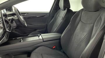 2025 Volkswagen Pro 77kWh Match Tourer Auto 5-door (White) - Image: 1