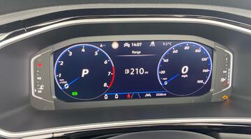 2025 Volkswagen TSI R-Line DSG 2WD Euro 6 2-door (Black) - Image: 24