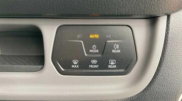 2025 Volkswagen Pro 79kWh Commerce Plus Auto 5-door (White) - Image: 29