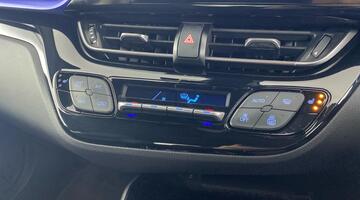 2017 Toyota VVT-h Dynamic CVT Euro 6 5-door (Silver) - Image: 21