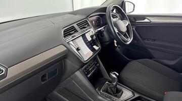 2022 Volkswagen 2.0 TDI Life DSG Euro 6 5-door (Blue) - Image: 2