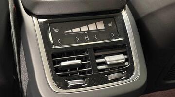 2025 Volvo 2.0 B5 MHEV Plus Auto Euro 6 5-door (White) - Image: 17