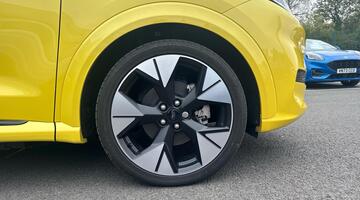 2025 Ford Standard Range 43kWh Premium Auto 5-door (Yellow) - Image: 5