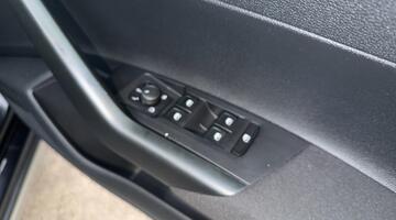 2024 Volkswagen 1.0 TSI Life DSG Euro 6 5-door (Black) - Image: 19