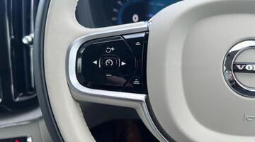 2025 Volvo 2.0 B5 MHEV Plus Auto Euro 6 5-door (Black) - Image: 43