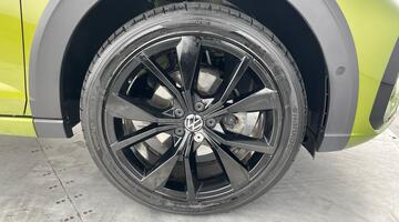 2024 Volkswagen TSI R-Line DSG Euro 6 5-door (Green) - Image: 5