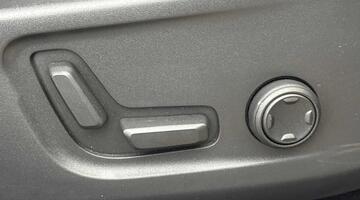 2025 Volvo 2.0 B4 MHEV Plus DCT Auto Euro 6 5-door (Black) - Image: 27