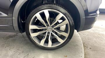 2019 Volkswagen 2.0 TDI R-Line Euro 6 5-door (Black) - Image: 31