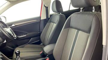 2018 Volkswagen 1.0 TSI Design Euro 6 5-door (Red) - Image: 32