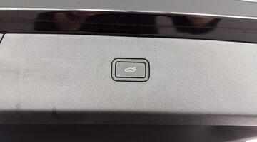 2025 Volvo Single Motor Extended Range 69kWh Plus Auto 5-door (Black) - Image: 29