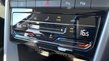 2025 Volkswagen TSI Match DSG Euro 6 5-door (Black) - Image: 16