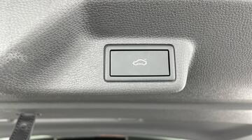 2024 Volkswagen Pro 77kWh Style Auto 5-door (Blue) - Image: 38