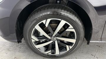 2025 Volkswagen 1.0 TSI Match DSG Euro 6 5-door (Black) - Image: 34