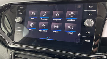 2023 Volkswagen 1.0 TSI Black Edition Euro 6 5-door (White) - Image: 18