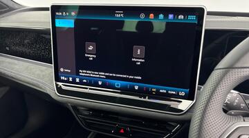 2025 Volkswagen ETSI MHEV R-Line DSG Euro 6 5-door (Multicolour) - Image: 17