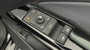 2025 Volkswagen Pro 77kWh Match Auto 5-door (Black) - Image: 15