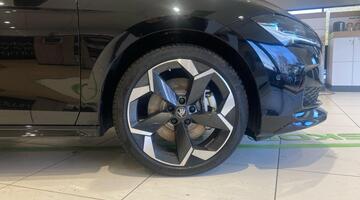 2025 Škoda TSI iV 25.7kWh SportLine DSG Euro 6 5-door (Black) - Image: 5