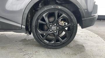 2019 Toyota VVT-h Dynamic CVT Euro 6 5-door (Grey) - Image: 32