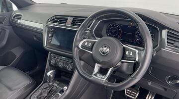 2017 Volkswagen 2.0 TSI R-Line DSG 4Motion Euro 6 5-door (Grey) - Image: 6