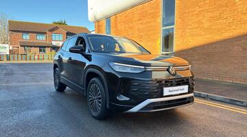 2025 Volkswagen 2.0 TDI Life DSG Euro 6 5-door (Black) - Image: 1