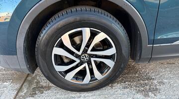 2022 Volkswagen TSI Active DSG Euro 6 5-door (Blue) - Image: 11