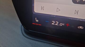 2025 Audi E-hybrid Launch Edition Sportback S Tronic Euro 6 5-door 26kWh (White) - Image: 24