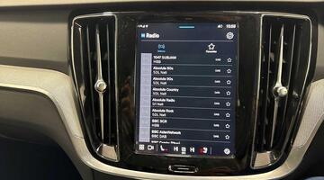 2025 Volvo 2.0 B4 MHEV Plus DCT Auto Euro 6 5-door (Black) - Image: 36