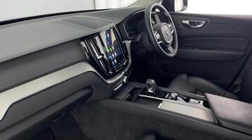 2024 Volvo 2.0 B5 MHEV Plus Auto Euro 6 5-door (Black) - Image: 2