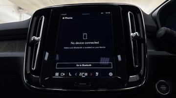 2025 Volvo 2.0 B3 MHEV Ultra Dark DCT Auto Euro 6 5-door (Black) - Image: 38