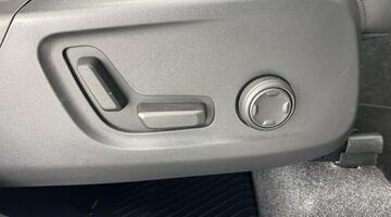 2025 Volvo 2.0 B4 MHEV Ultra Dark DCT Auto Euro 6 5-door (Grey) - Image: 21