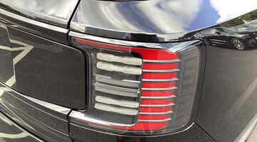 2025 Volvo Twin Performance 69kWh Plus Auto 5-door (Black) - Image: 26