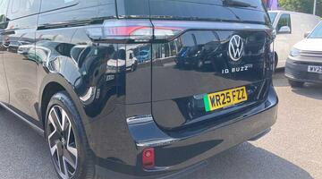 2025 Volkswagen Pro 79kWh Style Auto 5-door (SWB, 5Seat) (Black) - Image: 17