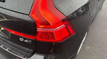 2017 Volvo 2.0 D4 Momentum Auto Euro 6 5-door (Black) - Image: 22