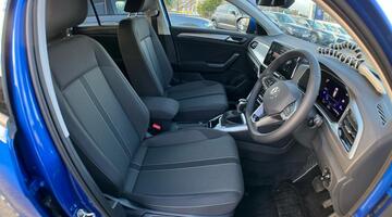 2025 Volkswagen TSI Match DSG Euro 6 5-door (Blue) - Image: 43