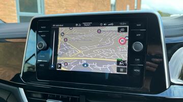 2025 Volkswagen TSI R-Line DSG 2WD Euro 6 2-door (Black) - Image: 36