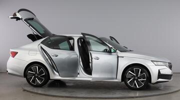 2025 Škoda TSI ACT SportLine Euro 6 5-door (Silver) - Image: 11