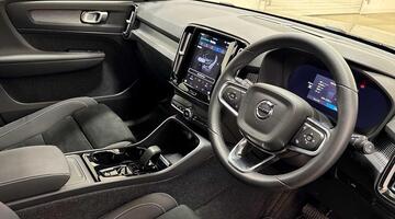 2025 Volvo 2.0 B4 MHEV Plus DCT Auto Euro 6 5-door (Black) - Image: 9