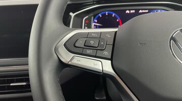 2025 Volkswagen 1.0 TSI Black Edition Euro 6 5-door (Black) - Image: 24