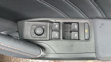 2025 CUPRA 2.0 TSI VZDSG 4-doorive Euro 6 5dr (Black) - Image: 36