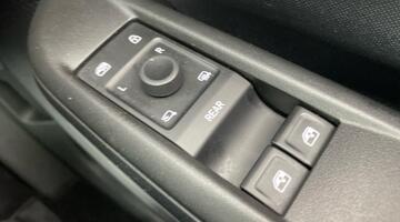 2022 CUPRA E-Boost 58kWh V2 Auto 5-door (Red) - Image: 24