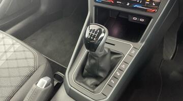 2025 Volkswagen 1.0 TSI Black Edition Euro 6 5-door (Black) - Image: 7