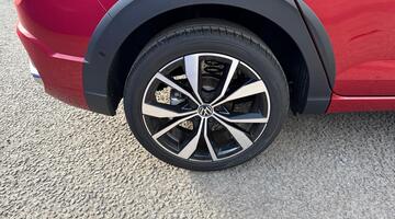 2025 Volkswagen 1.0 TSI R-Line DSG Euro 6 5-door (Red) - Image: 28