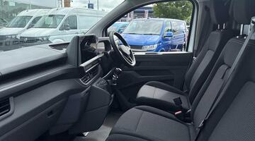 2025 Volkswagen 2.0 TDI T28 Commerce Plus FWD SWB Euro 6 5-door (White) - Image: 2